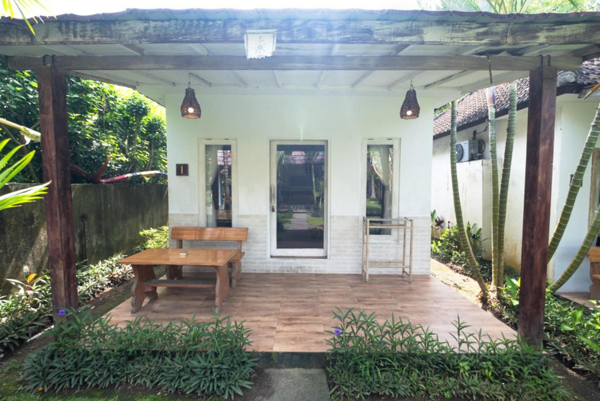 Agung Wiwin Homestay & Restaurant Mengwi Exterior foto